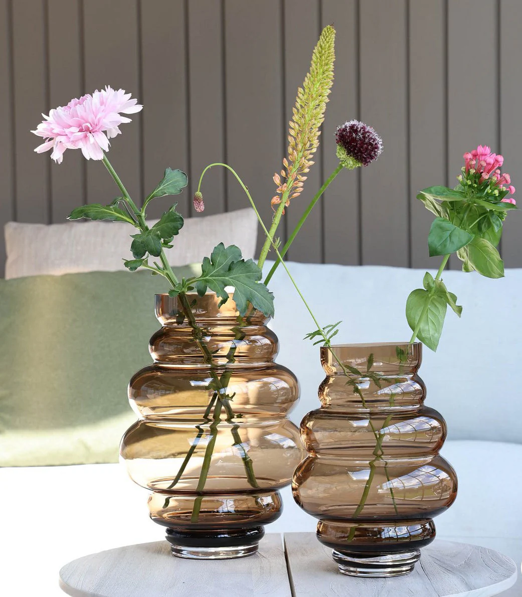 Maputo Taupe vaas – Mondgeblazen bruine glazen designvaas - Afbeelding 4