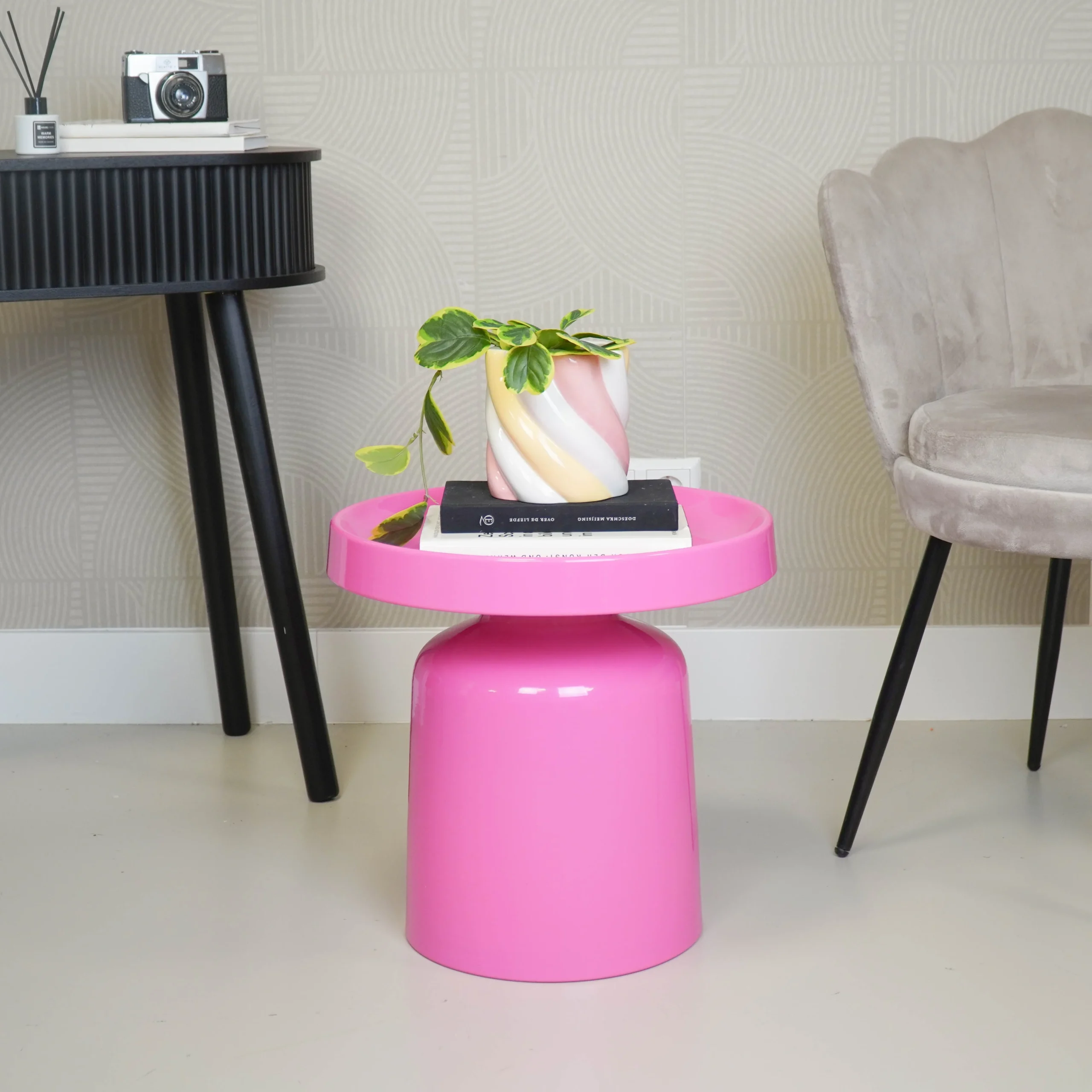 Metalen Bijzettafel Pawn – Neon Pink – Ø 43 × 42 cm - Afbeelding 6