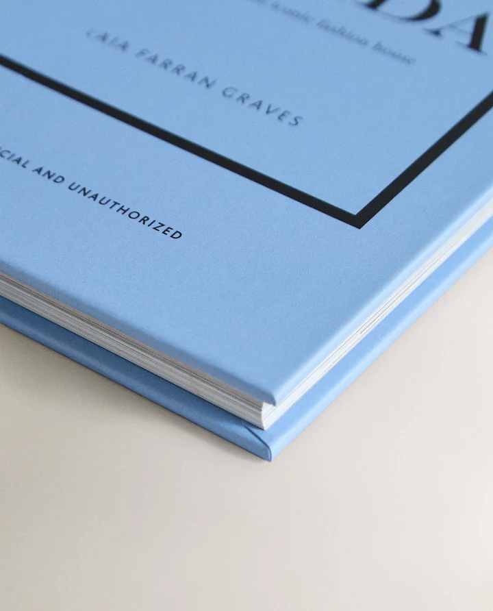 KOFFIETAFELBOEK THE LITTLE BOOK OF PRADA - Afbeelding 4