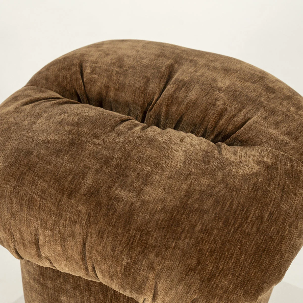 Poef Nook – stoffen zitpoef in mosterd - Afbeelding 3