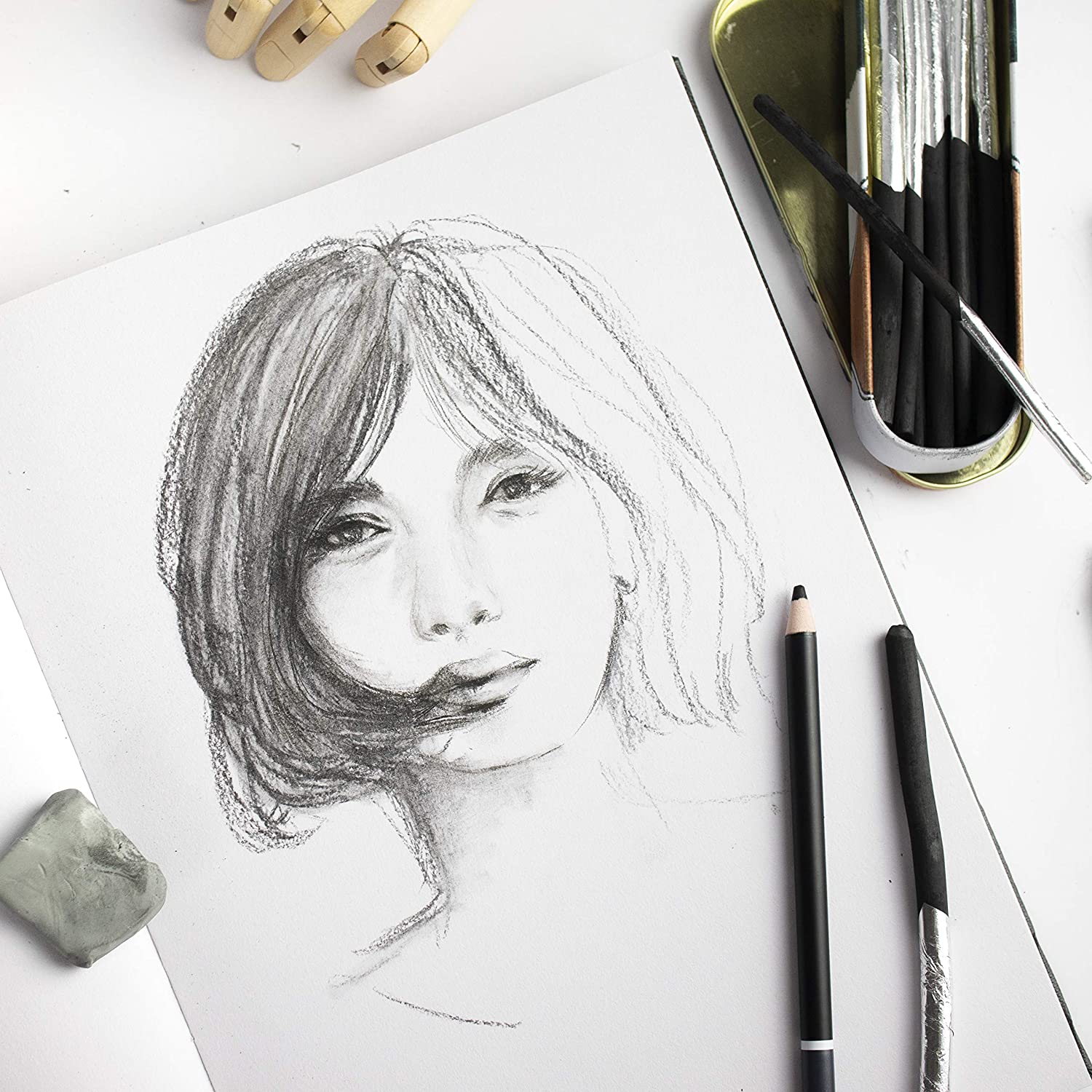 Houtskool Potloden Set - 10 stuks in verschillende maten - Zwarte Houtskool Potloden voor Tekenen - Ideale Tekenpotloden in Aluminium Etui - Schetspotloden perfect voor indrukwekkende Tekeningen - Afbeelding 3