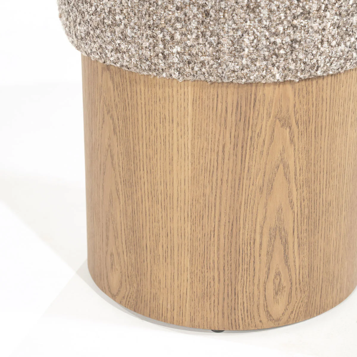 Poef George – stof & hout taupe flou - Afbeelding 4