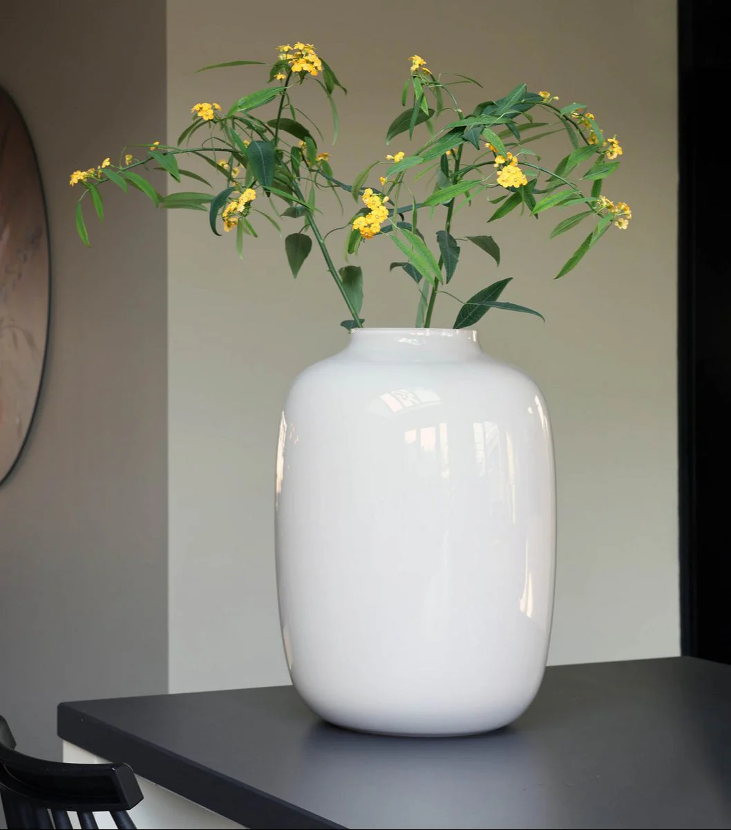 Artic Ivory vaas – Mondgeblazen ivoorwitte designvaas in glas