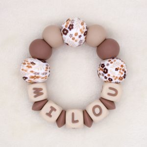 Bijtring met naam | Milou | Retro Bloemen, Havermout, Hazelnoot