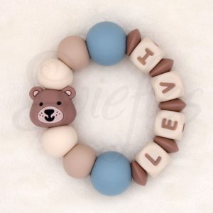 BIJTRING met naam | Beer | Levi | Grijsblauw Creme