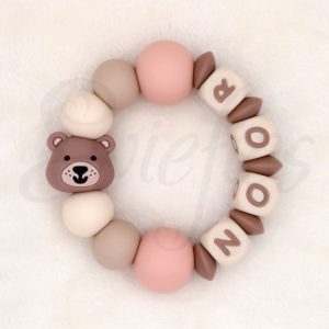 BIJTRING met naam | Beer | Noor | Zalmroze Creme