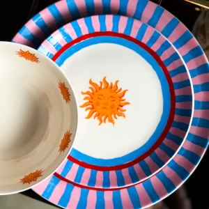 Complete servies set – dinerbord, ontbijtbord, & kom met zonnig design