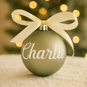 Kerstbal met naam | Landelijk groen mat | Finn