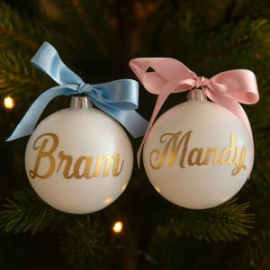 Kerstbal met naam | Wit mat | Bram of Mandy