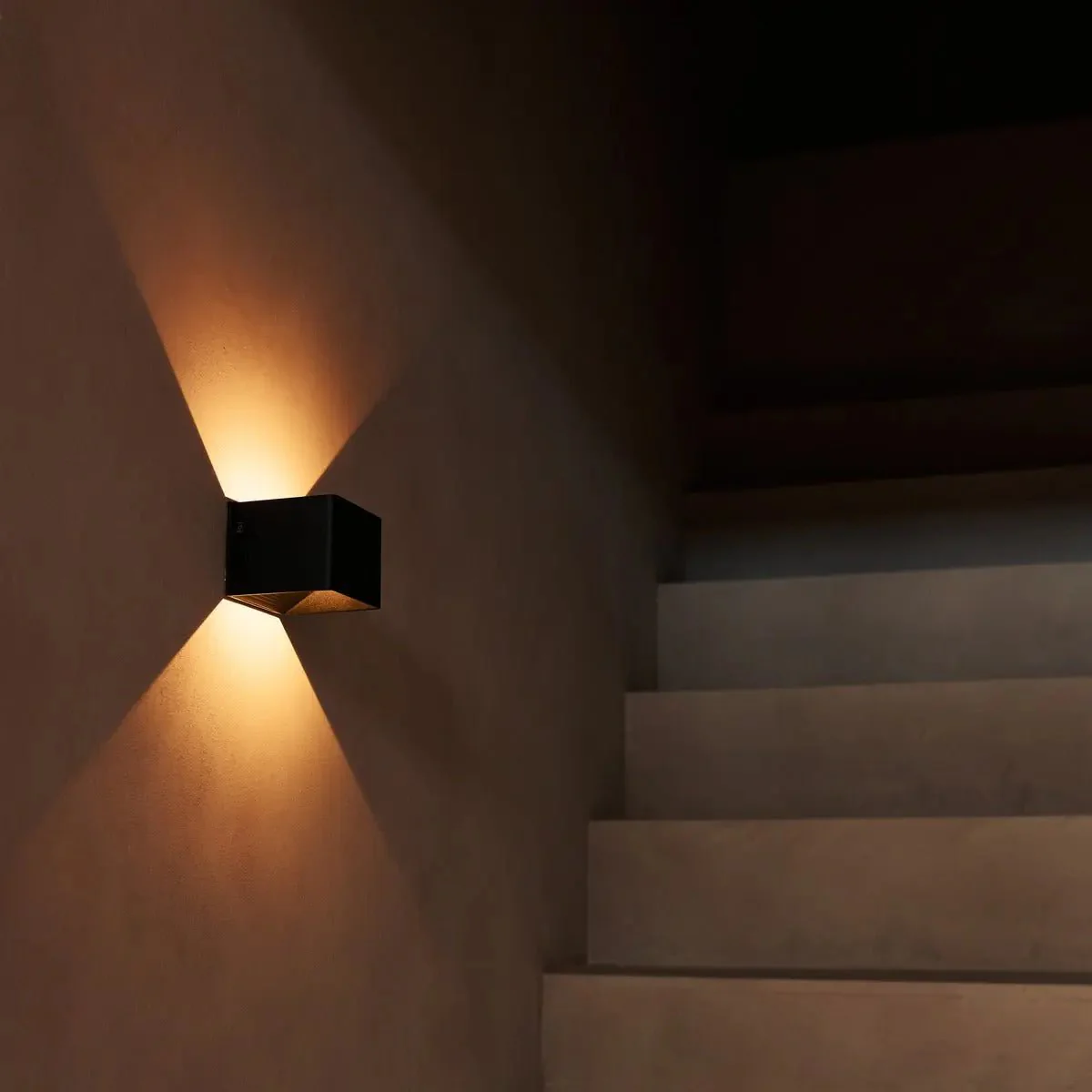 Luxe Tess Wandlamp – Oplaadbaar & Dimbaar met Bewegingssensor