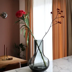 Seim Grey vaas – Mondgeblazen bol van grijs glas Ø25–28xH37–50 cm